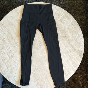 Athleta Ultimate Stash 7/8 Legging - XS